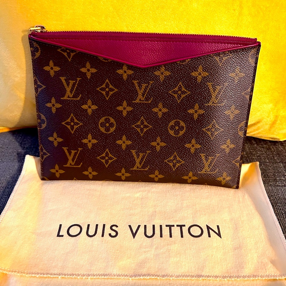 Two tone LV clutch